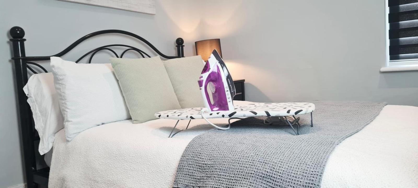 Westcliff-On-Sea Modern 2 Bedroom Apartment - Free Parking Southend-on-Sea Bagian luar foto